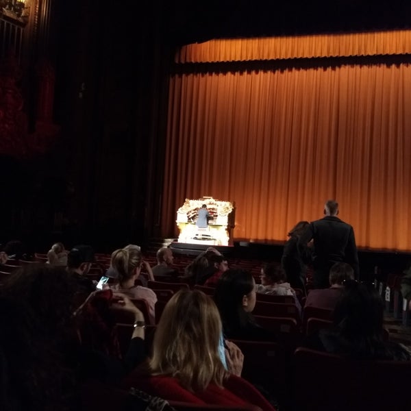 3/30/2019에 Yuriy R.님이 Landmark Loew&#39;s Jersey Theatre에서 찍은 사진