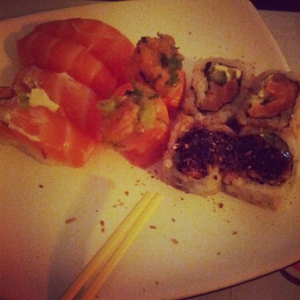 Foto tirada no(a) Oshi Sushi por Ananda S. em 4/5/2014