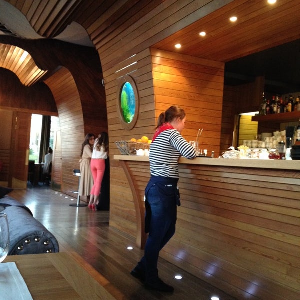 6/10/2014にMasha K.がРесторан «Елагин»で撮った写真