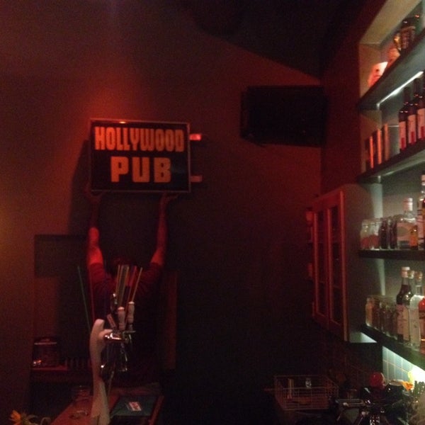 Photo taken at Hollywood Pub by Theo C. on 7/10/2014