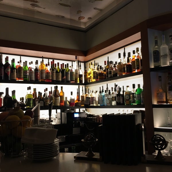 10/6/2018에 Bernardo F.님이 Jules Verne Panorama Bar에서 찍은 사진