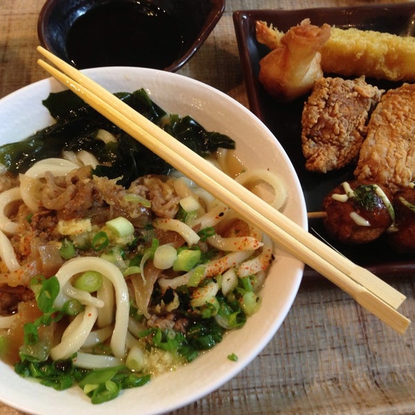 6/7/2013에 Tina H.님이 U:DON Fresh Japanese Noodle Station에서 찍은 사진