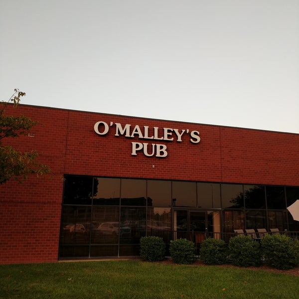 Photo taken at O&#39;Malley&#39;s Pub Sterling by Rick C. on 9/19/2017