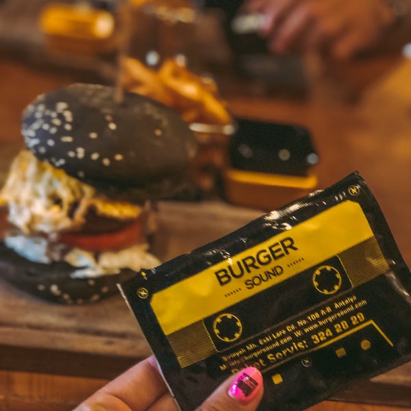 11/3/2019 tarihinde Ekaterina K.ziyaretçi tarafından Burger Sound Grill Steaks'de çekilen fotoğraf