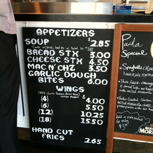รูปภาพถ่ายที่ Dough Bro&#39;s Italian Kitchen โดย Beverly H. เมื่อ 11/9/2012