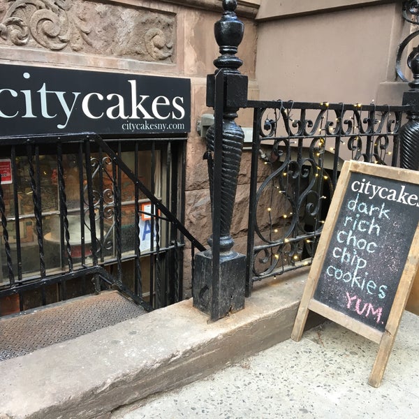 รูปภาพถ่ายที่ City Cakes โดย Lauren D. เมื่อ 3/16/2018