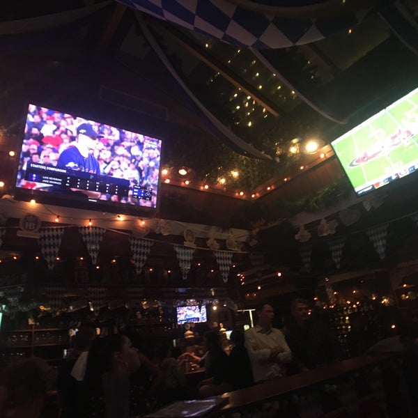 Das Foto wurde bei Bierhaus NYC von Lauren D. am 10/8/2019 aufgenommen