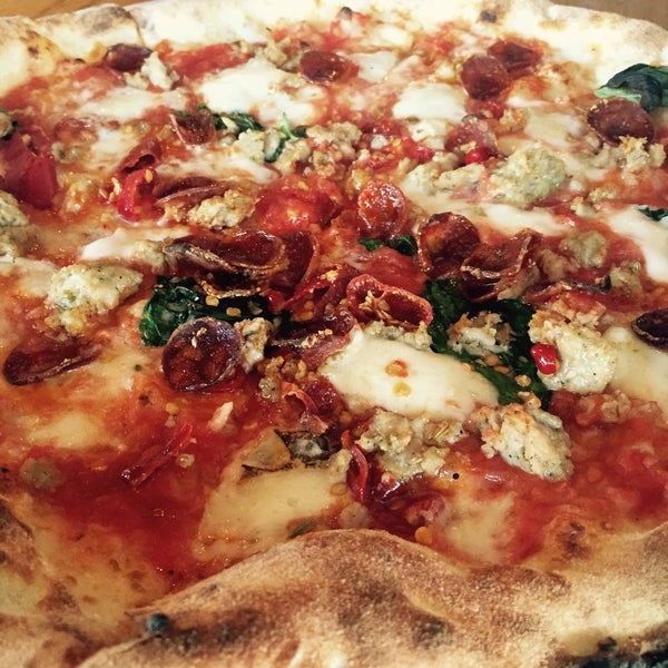 Снимок сделан в Tutta Bella Neapolitan Pizzeria пользователем Eric P. 7/19/2015
