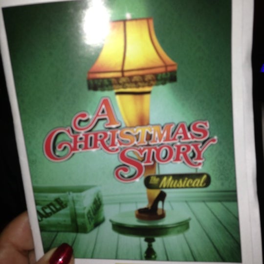Снимок сделан в A Christmas Story the Musical at The Lunt-Fontanne Theatre пользователем Bonnie W. 12/17/2012
