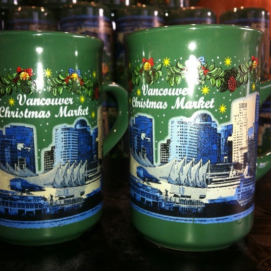 Снимок сделан в Vancouver Christmas Market пользователем Leta K. 12/21/2012