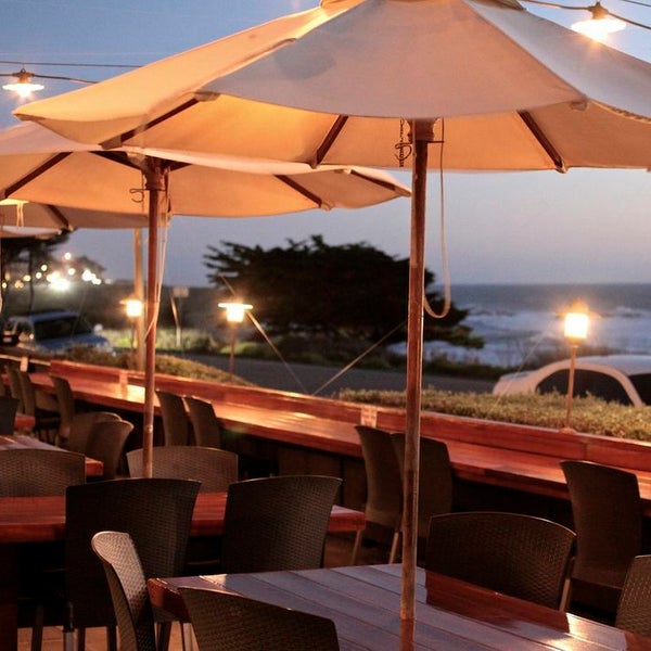 Photo prise au Moonstone Beach Bar &amp; Grill par Moonstone Beach Bar &amp; Grill le10/31/2014