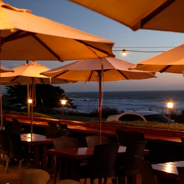 Das Foto wurde bei Moonstone Beach Bar &amp; Grill von Moonstone Beach Bar &amp; Grill am 10/31/2014 aufgenommen