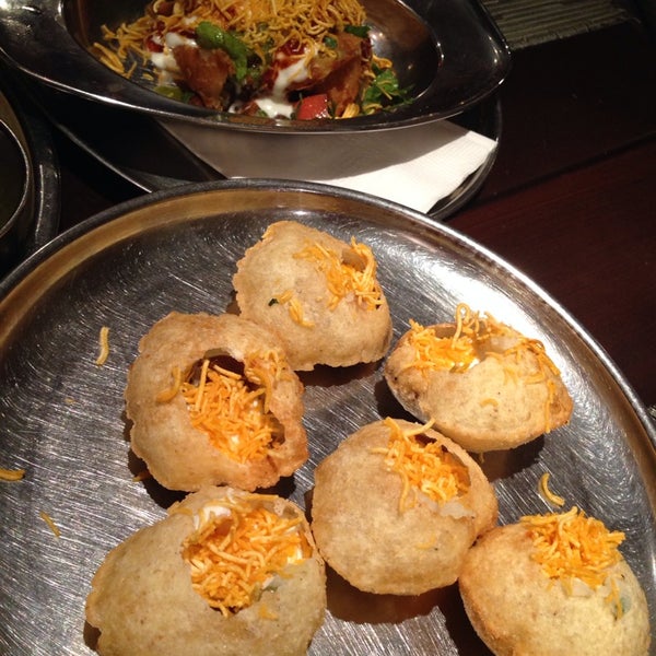 Photo taken at Pongal Kosher South Indian Vegetarian Restaurant by Shizuka M. on 5/3/2014