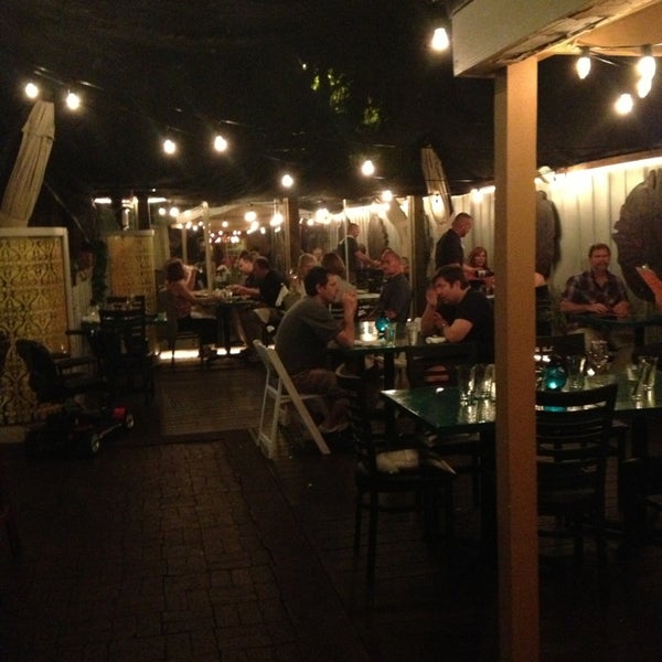 Foto diambil di 2 Cents Restaurant &amp; Pub oleh Sarah C. pada 2/8/2013