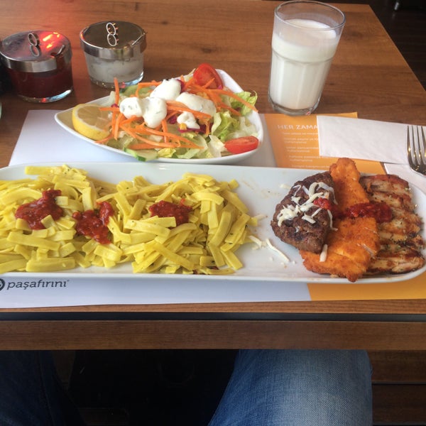 Снимок сделан в Grill Hane Cafe &amp; Restaurant пользователем Hüseyın B. 12/18/2015