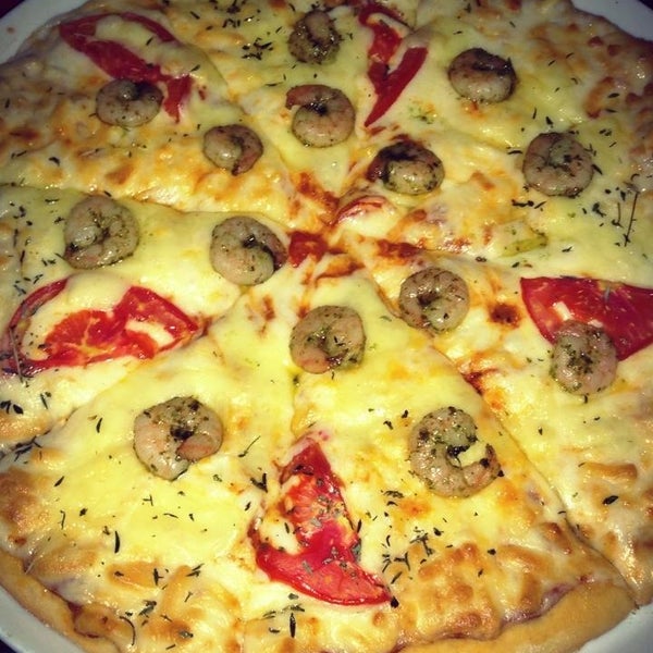 Make your own pizza "shrimps & cheese" is simply more than amazing! With blackberry shisha :-) and some cherry cola!