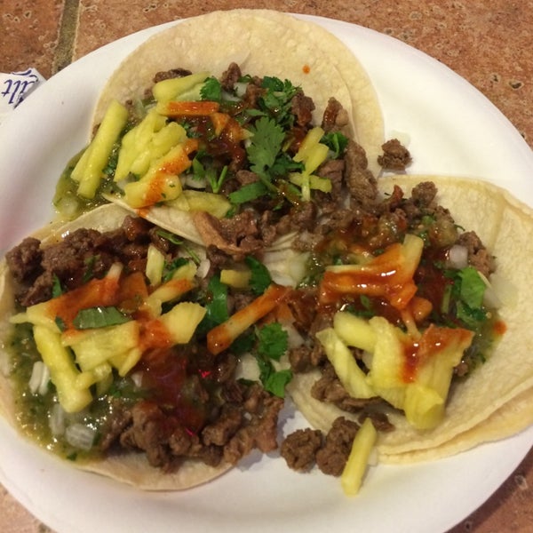 Das Foto wurde bei Los Agaves Mexican Street Food von Chells M. am 4/13/2014 aufgenommen