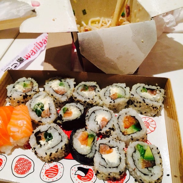 รูปภาพถ่ายที่ Sushi Pop โดย Dmitry N. เมื่อ 2/19/2014