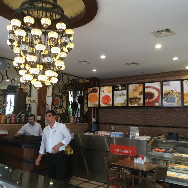 Das Foto wurde bei İncir Ağacı Cafe &amp; Restaurant von 🔜Mehmet🔙 am 4/9/2016 aufgenommen