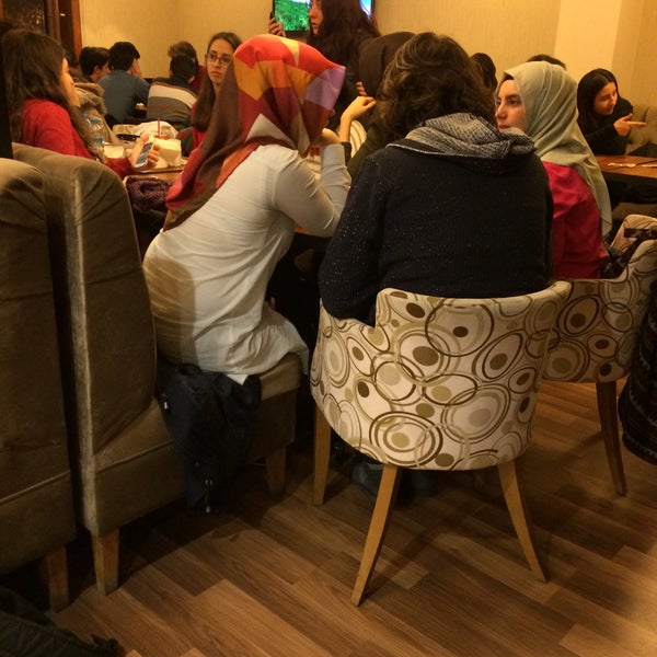 Das Foto wurde bei İncir Ağacı Cafe &amp; Restaurant von 🔜Mehmet🔙 am 12/10/2015 aufgenommen