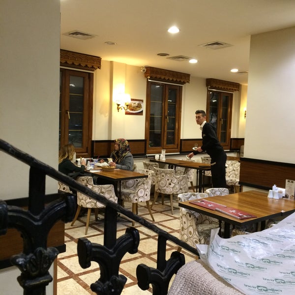 Das Foto wurde bei İncir Ağacı Cafe &amp; Restaurant von 🔜Mehmet🔙 am 12/3/2015 aufgenommen