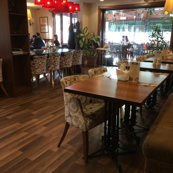 Das Foto wurde bei İncir Ağacı Cafe &amp; Restaurant von 🔜Mehmet🔙 am 1/20/2016 aufgenommen