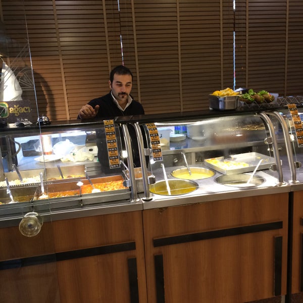 Das Foto wurde bei İncir Ağacı Cafe &amp; Restaurant von 🔜Mehmet🔙 am 1/6/2016 aufgenommen