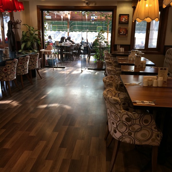 Foto diambil di İncir Ağacı Cafe &amp; Restaurant oleh 🔜Mehmet🔙 pada 12/7/2015