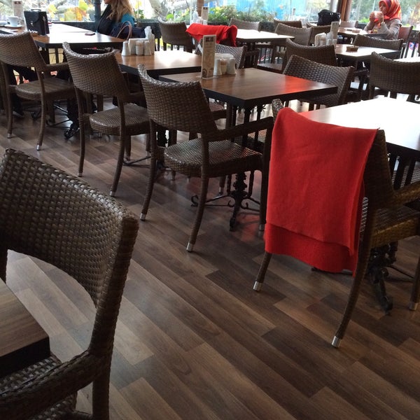 Foto diambil di İncir Ağacı Cafe &amp; Restaurant oleh 🔜Mehmet🔙 pada 12/9/2015