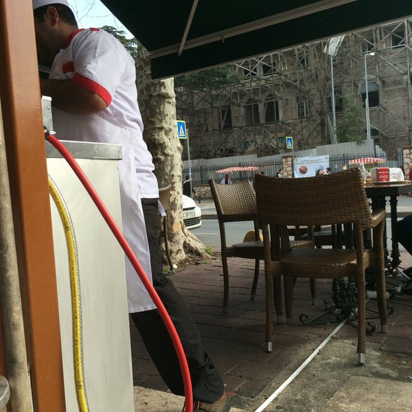 Das Foto wurde bei İncir Ağacı Cafe &amp; Restaurant von 🔜Mehmet🔙 am 3/1/2016 aufgenommen