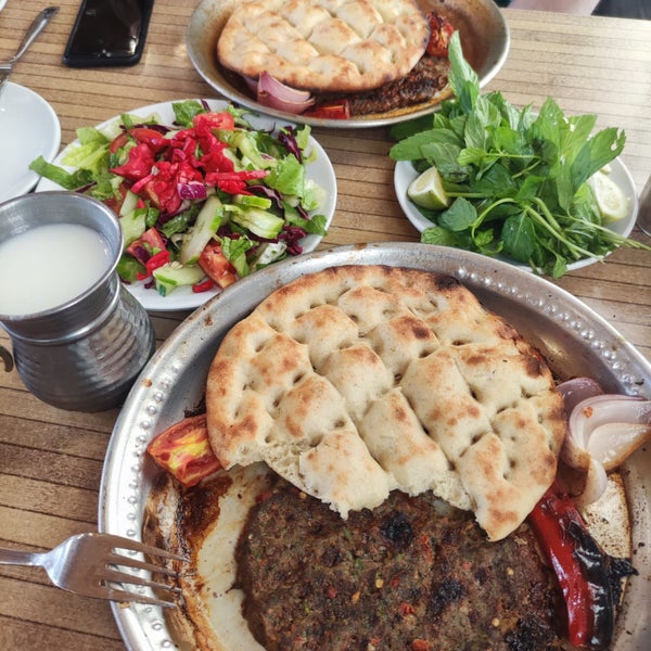6/25/2022 tarihinde Murat D.ziyaretçi tarafından Pöç Kasap ve Restaurant'de çekilen fotoğraf