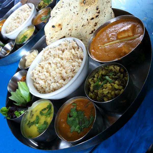 Foto tirada no(a) New India Cuisine por Natalie B. em 6/4/2014