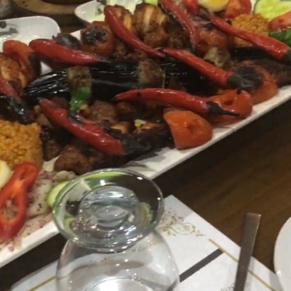 Снимок сделан в Kasr-ı Ala Restaurant пользователем Cemil T. 2/27/2020