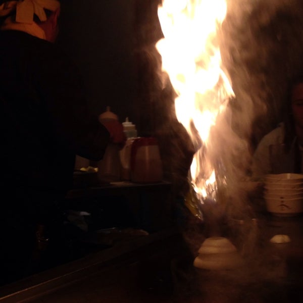Foto tomada en Oishi Sushi &amp; Steakhouse  por Brandi U. el 1/3/2014
