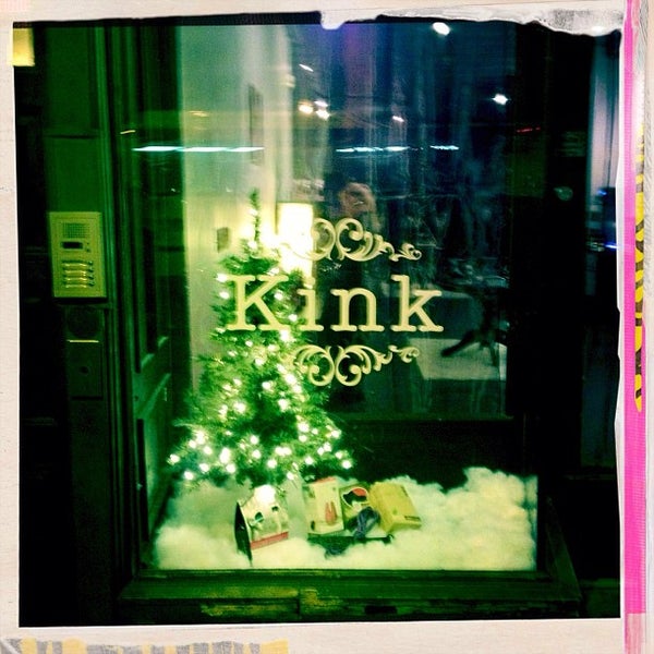 รูปภาพถ่ายที่ Kink Shoppe โดย Kim M. เมื่อ 12/9/2012