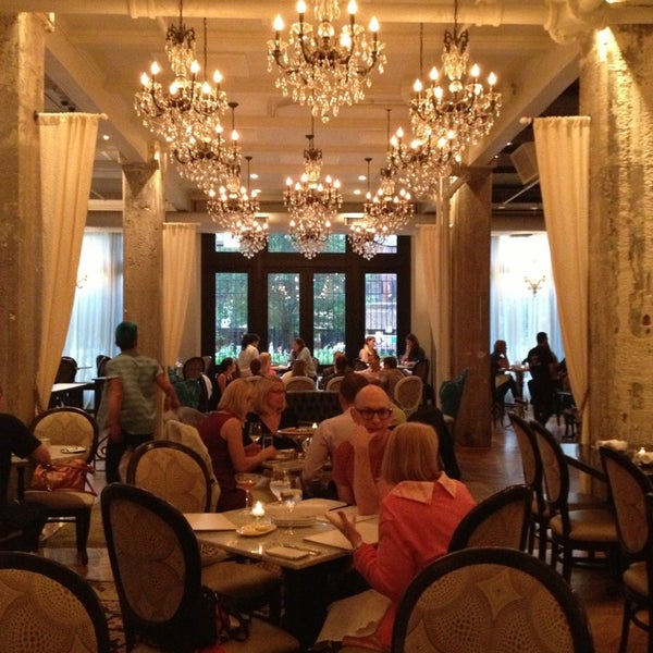 Best Cocktail Bars in Chicago