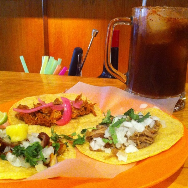 Photo taken at Tacos Chapultepec by Marta d. on 8/17/2014