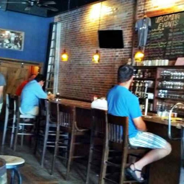 6/30/2013에 Kerry L.님이 The Mitten Bar에서 찍은 사진