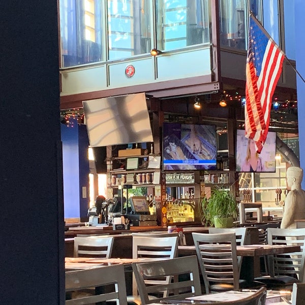 Foto diambil di Tun Tavern Restaurant &amp; Brewery oleh Crystal R. pada 2/14/2019