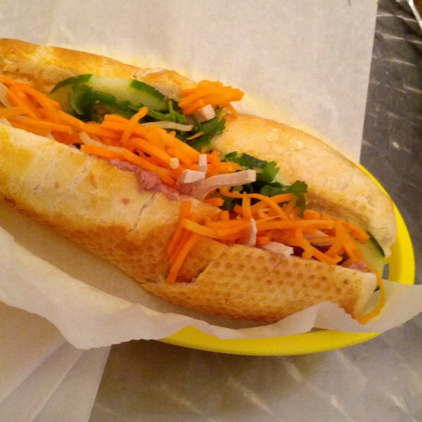 tried the classic Vietnamese bun mi and it was great sandwich! fresh veggies and meat! def.  going back to try another one!