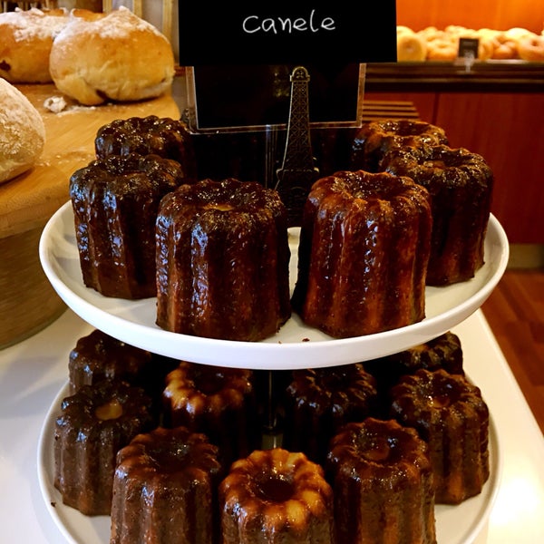 Canele, very classic French pastry. Crunchy skin & chewy inner, taste milky & buttery, hard to describe by words, just too YUMMY!