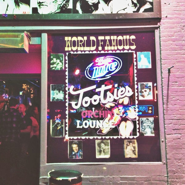 4/16/2013 tarihinde sarah l.ziyaretçi tarafından Tootsie&#39;s World Famous Orchid Lounge'de çekilen fotoğraf