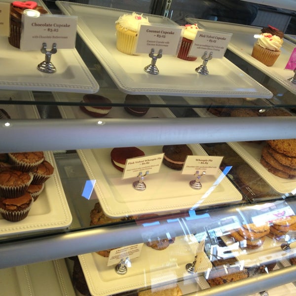 รูปภาพถ่ายที่ Teacake Bake Shop โดย shaBOinken (. เมื่อ 2/18/2013