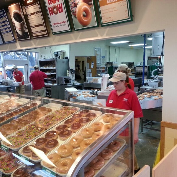 3/30/2013 tarihinde Jeff R.ziyaretçi tarafından Krispy Kreme'de çekilen fotoğraf