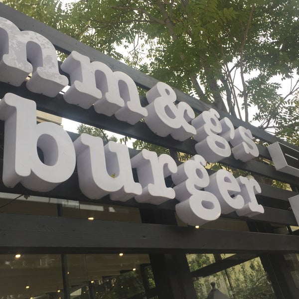 Photo taken at Mm&amp;G&#39;s Burger by Görkem B. on 11/6/2015