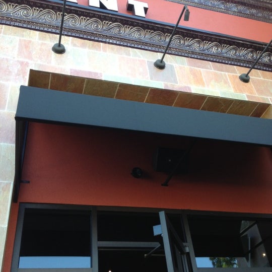 รูปภาพถ่ายที่ BJ&#39;s Restaurant &amp; Brewhouse โดย Juan A. เมื่อ 11/20/2012