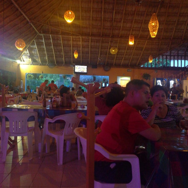 Foto tomada en Mariscos El Sirenito  por Adriana G. el 8/3/2018