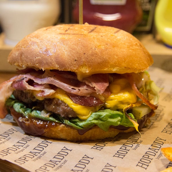 12/31/2014 tarihinde Hopdaddy Burgerziyaretçi tarafından Hopdaddy Burger'de çekilen fotoğraf