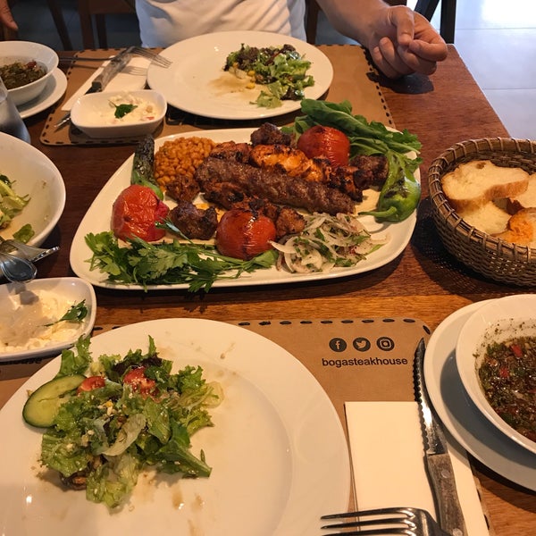 รูปภาพถ่ายที่ Boğa Kasap Steakhouse โดย Sevinç T. เมื่อ 6/15/2019