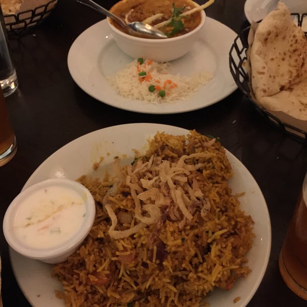 Снимок сделан в Moksha Indian Cuisine of Bellevue пользователем Hyosoo K. 11/30/2018